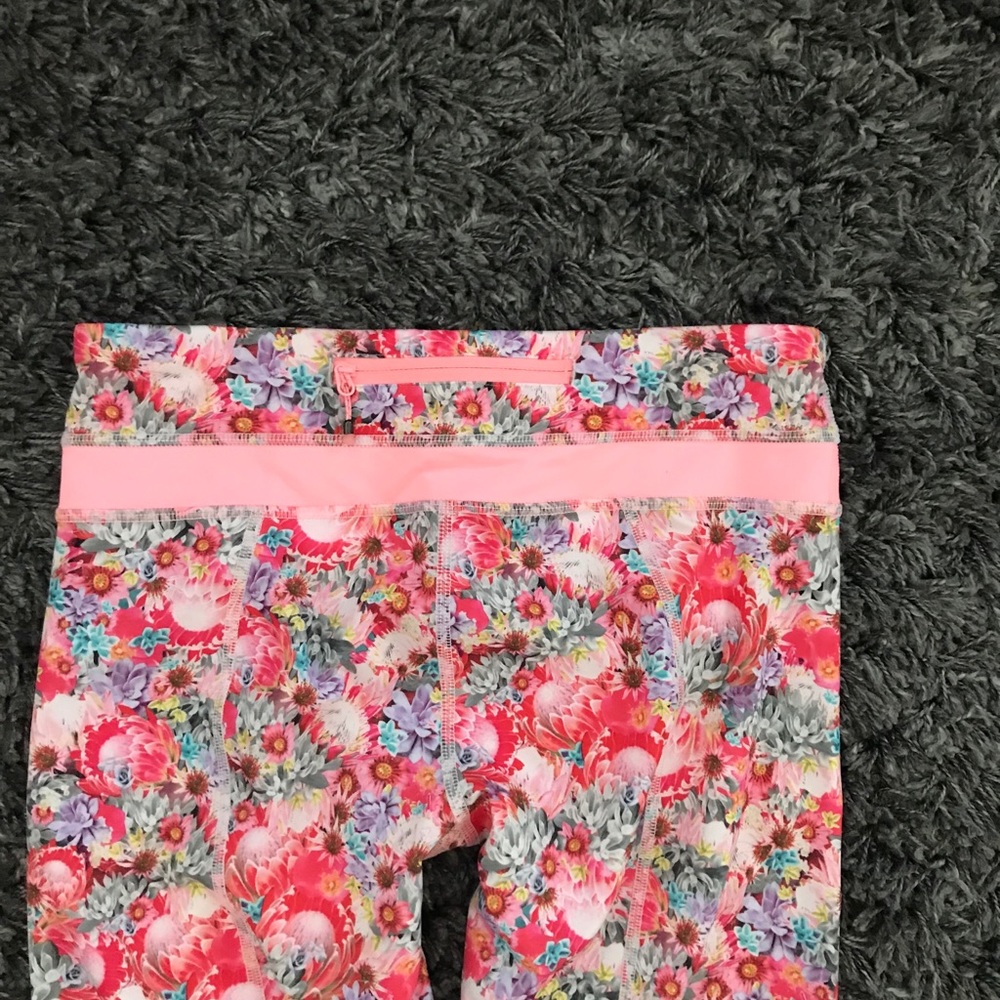 Lululemon Size 6 crop Leggings